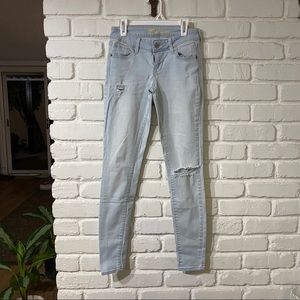 Light wash Jeans with a Knee Rip